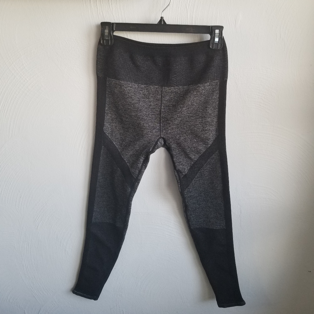 Fabletics High-Waisted Seamless Rib Leggings S